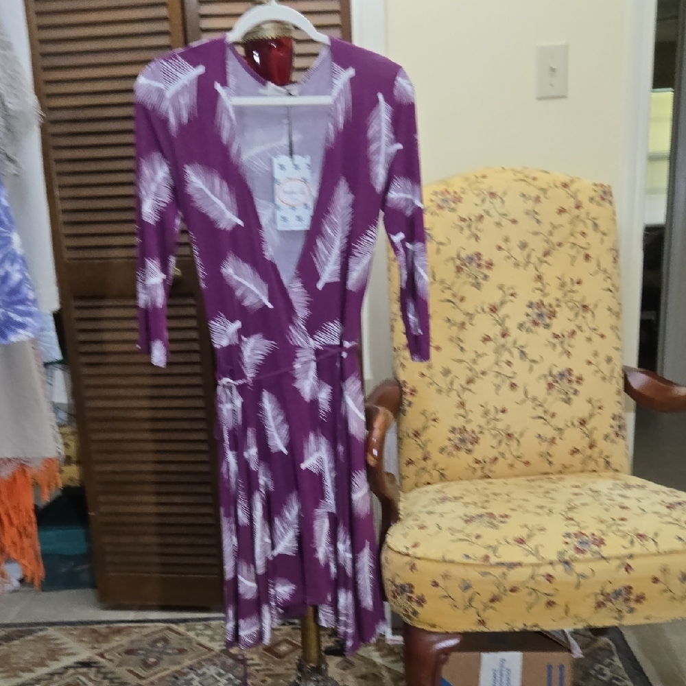 Freewith $20 Purchase. Hourglass Lilly  Fit and Flare Wrap Dress NEW